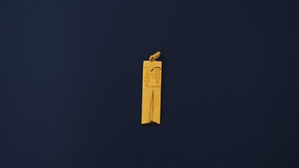 10 commandment Pendant – 18K Gold