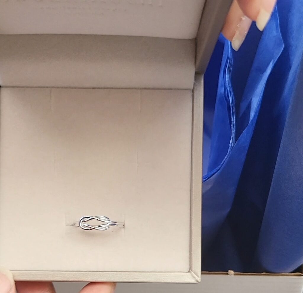 Knot Ring – 18K White Gold