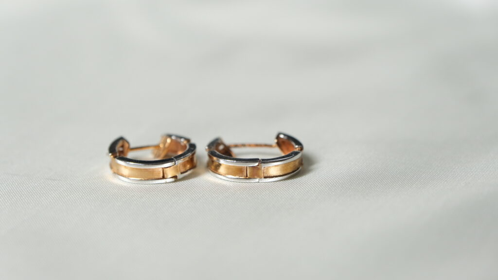 Aku Earrings -18K Gold, White Gold Aku Earrings -18K Gold, White Gold