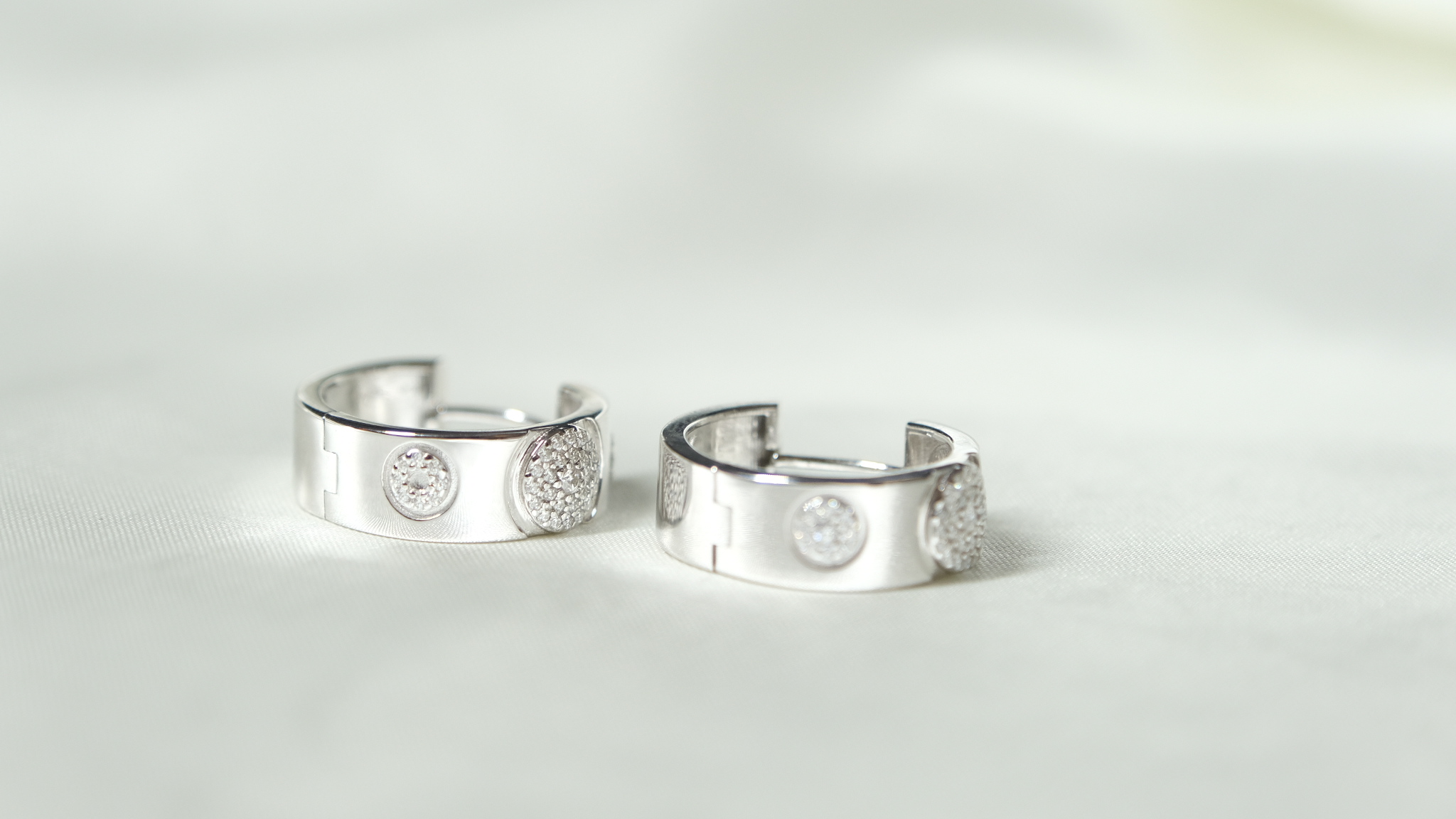 Love Bubble Earrings – 18K White Gold