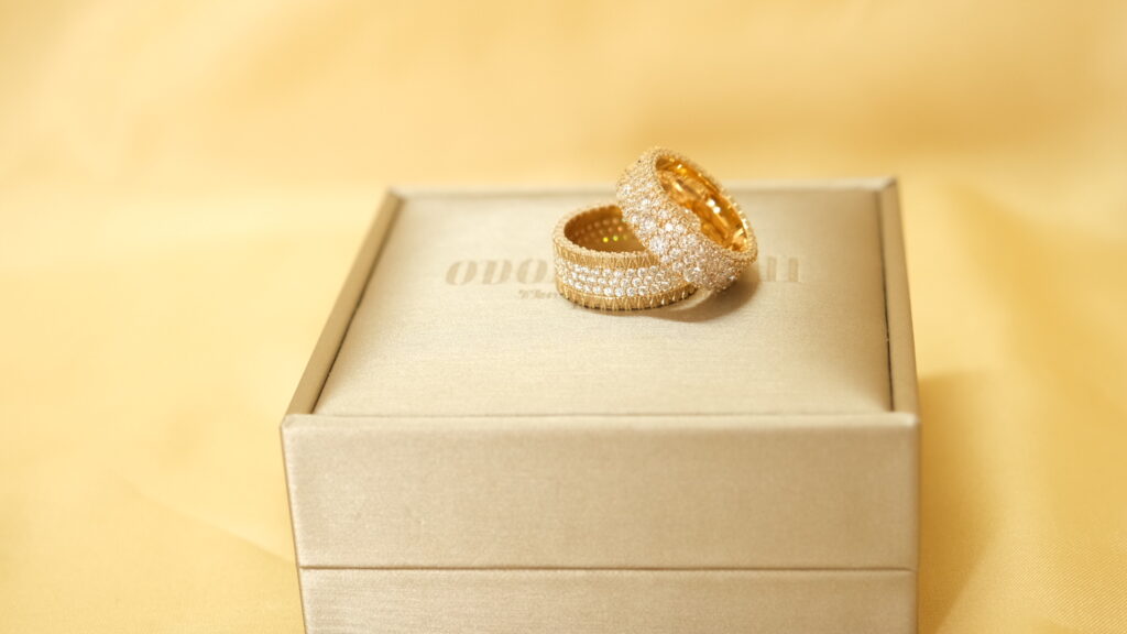 Elegant gold ring styles worn on female hands