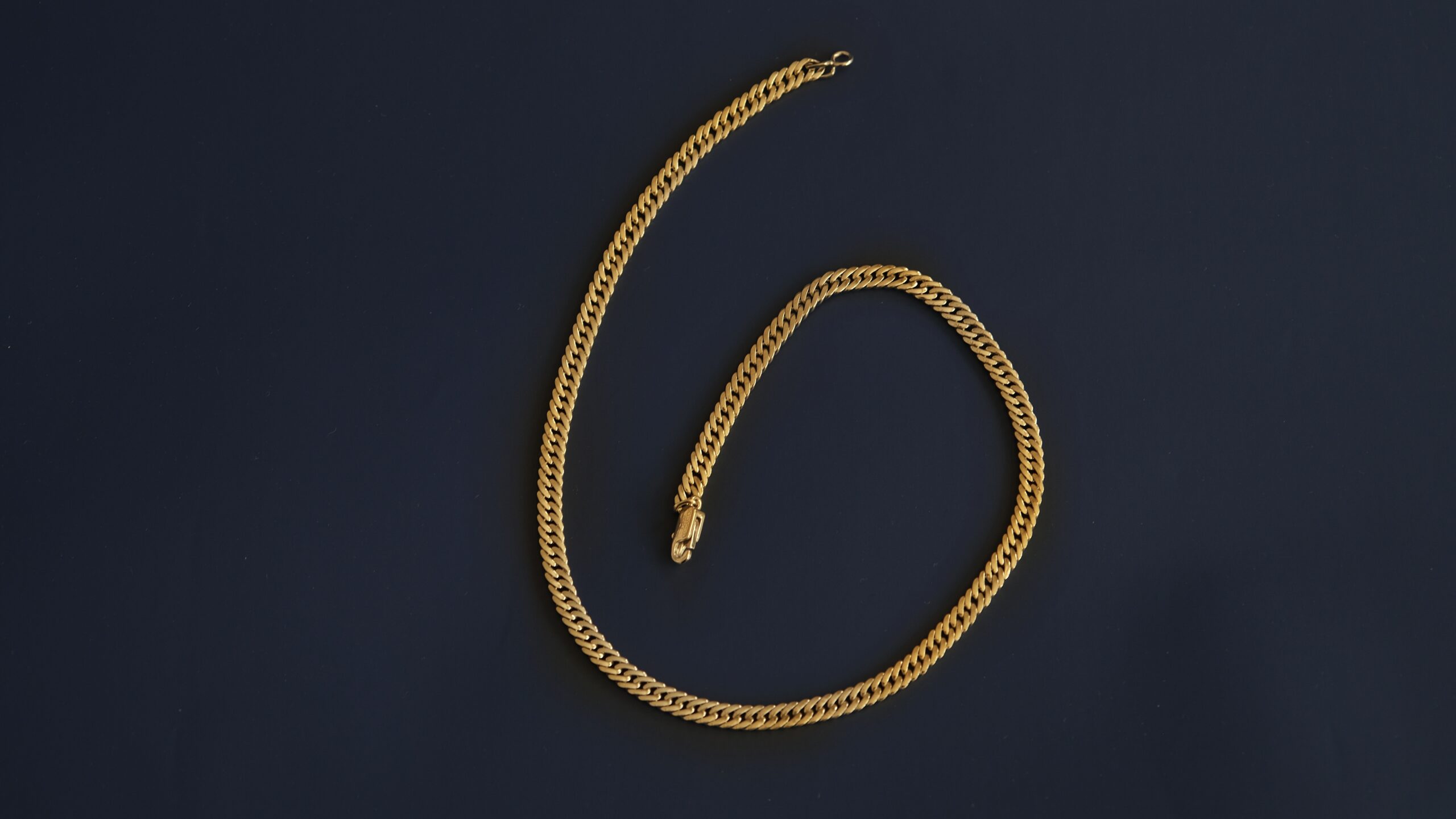Flat Curb Chain – 18K Gold