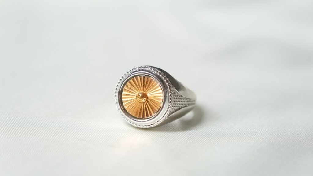 Ugo Signet Ring – 18K Gold, White Gold Ugo Signet Ring – 18K Gold, White Gold