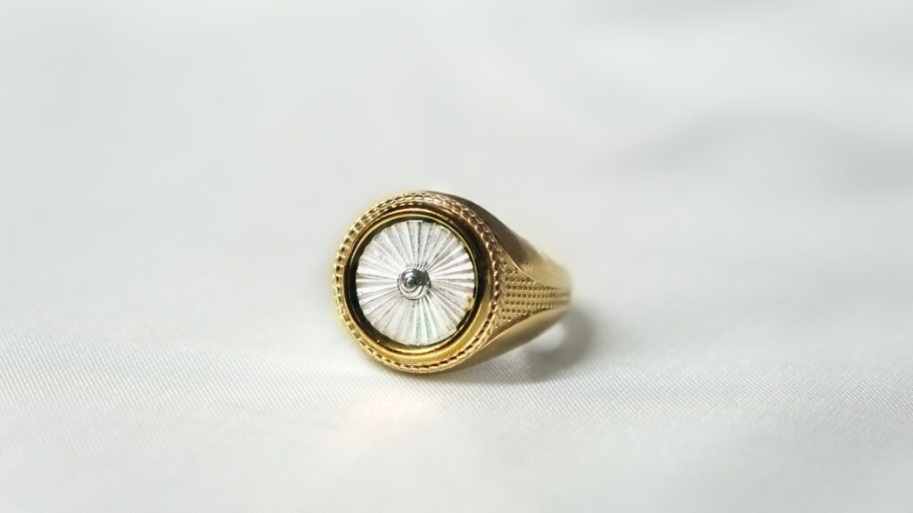 Ugo Signet Ring – 18K Gold, White Gold
